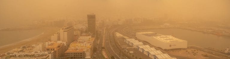 STORM: En sandstorm har herjet over Gran Canaria siden lørdag. Her fra Las Palmas. Foto: Flickr