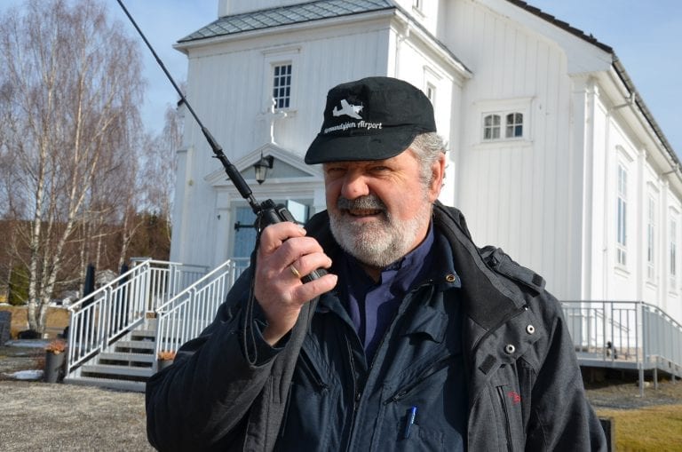 GIR SEG IKKE: Siden 1999 har det vært fly-in gudstjeneste på Vermundsjøen. Heller ikke i år er det mulig å lande på isen, med flyprest Thomas Midtsund gjennomfører likevel gudstjeneste med flytema.