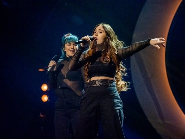 LEVERTE IGJEN: Mari Bølla gikk fredag videre i Idol, og fortsetter å kjempe om å bli norges neste Idol. Fredag sang hun «Greedy» av Ariana Grande. Foto: Tv2.