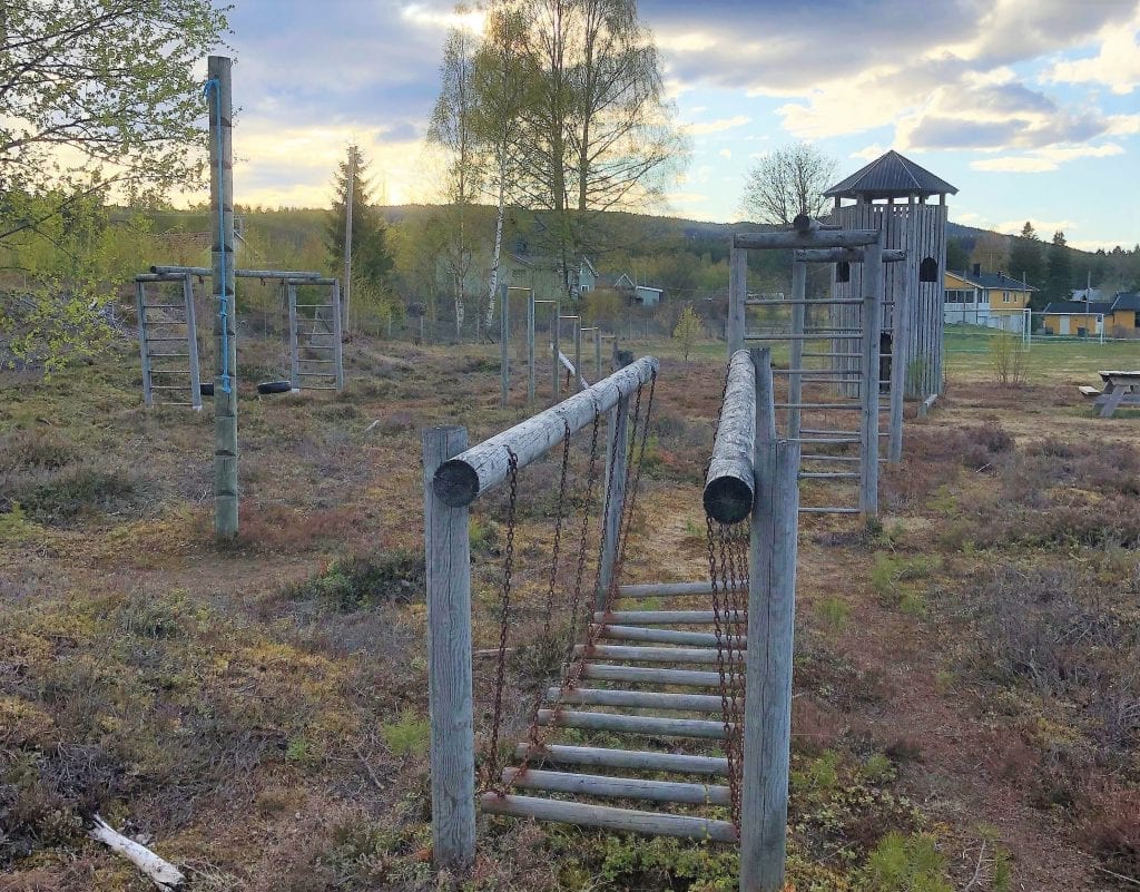 RUSTER OPP: Nordaberget ønsker å ruste opp lekeplassen for de mange nye innbyggerne som har kommet til. Nå drar de i gang spleis for å få realisert planene. Foto: Bjørnar Amundrud