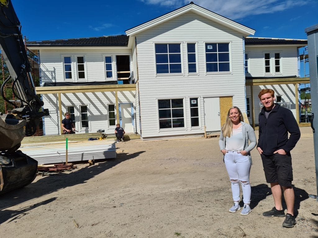 SOLFYLT TOMT: Leilighetene får gode solforhold sentralt på Kjellmyra, og fasaden mot vegen blir flott.