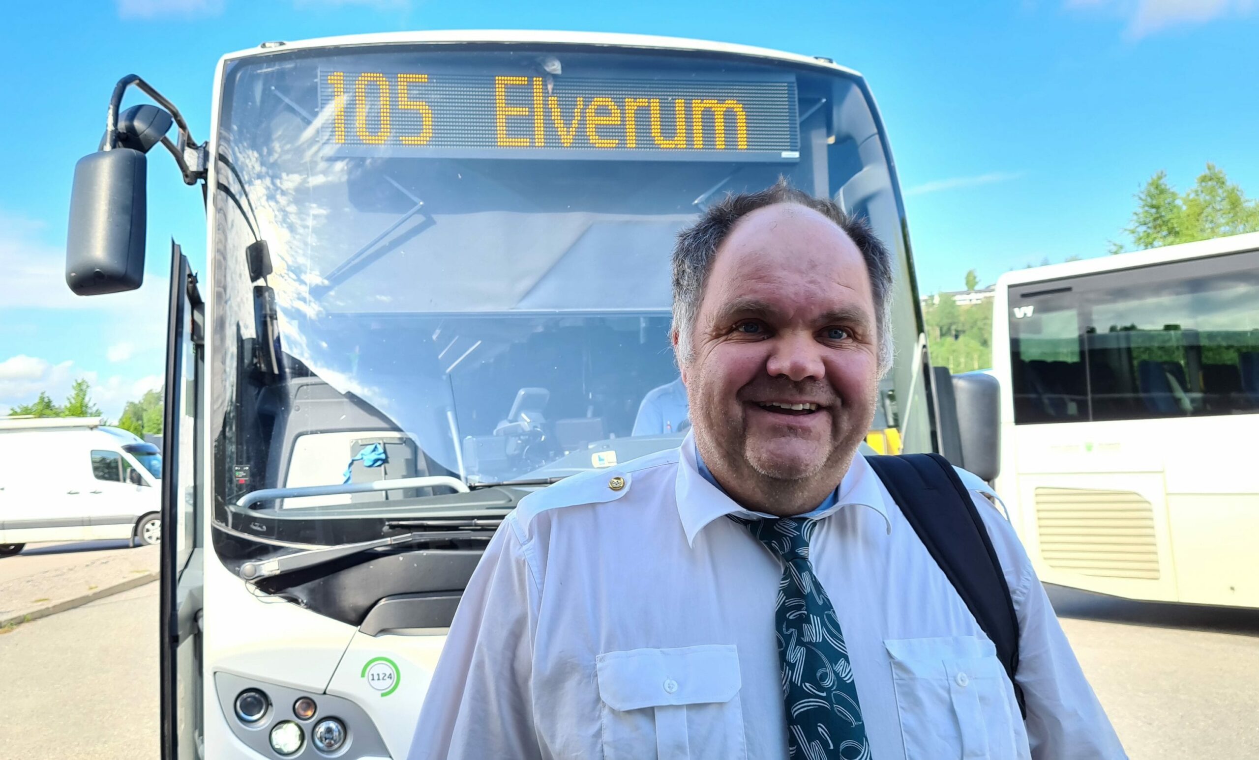 ENDRER RUTA: Fra 1. juli går Solør-bussen rett til Hamar, og du slipper å bytte buss i Elverum. Kent Rune Skybakmoen er én av sjåførene som skal betjene ruta.