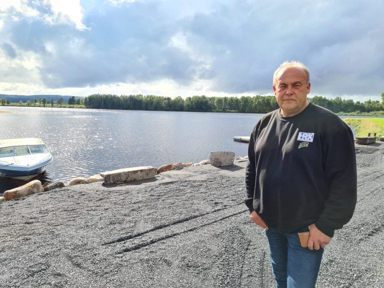 LAGER STØRRE BRYGGE: Planen er å lage en brygge her med plass til 20 båter i første omgang. Bård Holmen ved Færder Camping har allerede fått mange henvendelser om å leie båtplass.