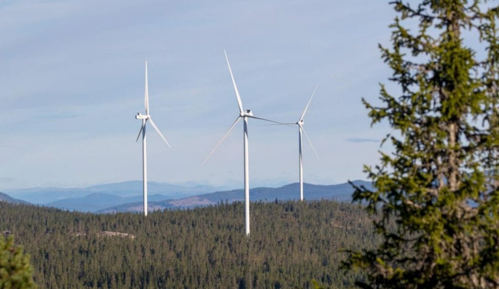BYGGINGEN TAR TIL: Byggingen av vindkraftverket i Kjølberget tar form, og nå kommer snart rotorbladene til kraftverket lengst nord i Våler. Dette bildet er fra Raskiftet vindkraftverk. Foto: Austri Vind.