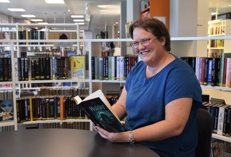LESELYST: Biblioteksjef i Grue, Kaia Svaan, har lenge hatt lyst til å starte en bokklubb. Nå er den på trappene.