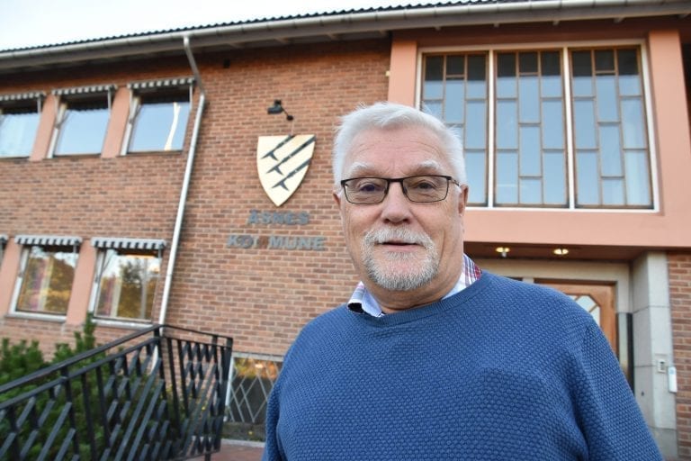 VIL HA TOALETTER: Varaordfører Rune Sørlie (Pp) mener tiden er inne for at Landsbyen Flisa får tilgang på offentlige toaletter til besøkende. Investeringen mener han kommunen må kunne ta.