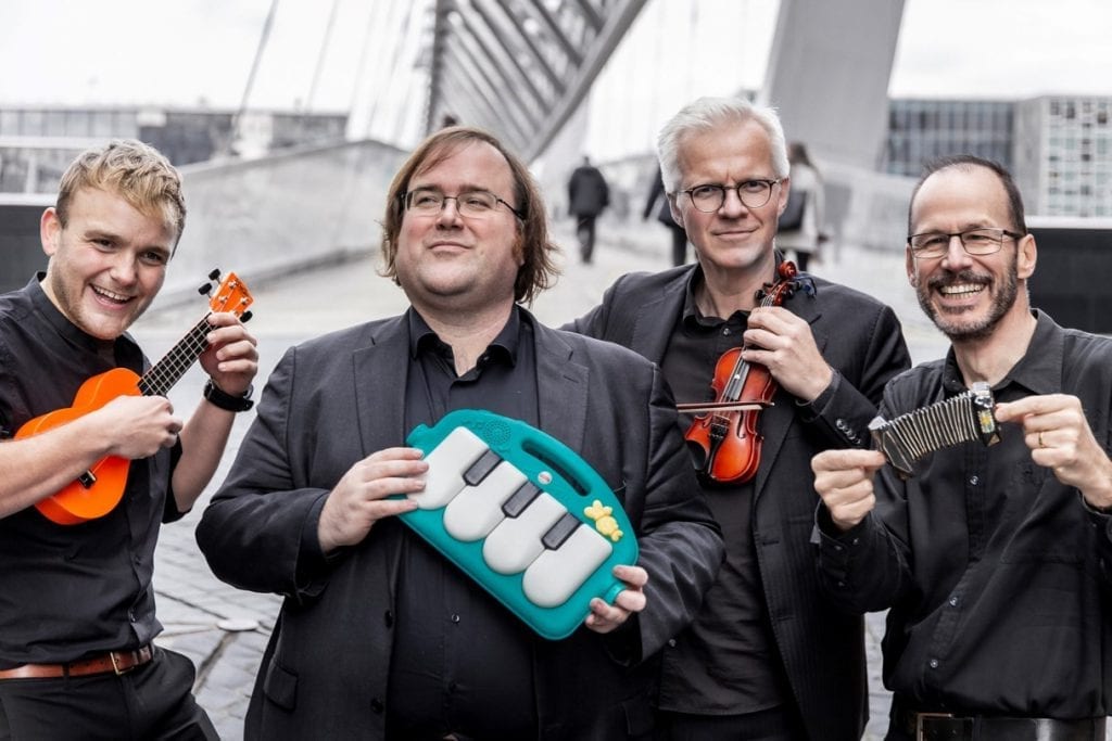 SPILLER I FJØSET: GLO 2020 spiller i Fjøset på Sønsterud søndag 27. september. GLO 2020 består av Christian Ihle Hadland (klaver), Øyvind Gimse (cello), Bernt Ola Volungholen (sang) og Per Arne Glorvigen (bandoneon).