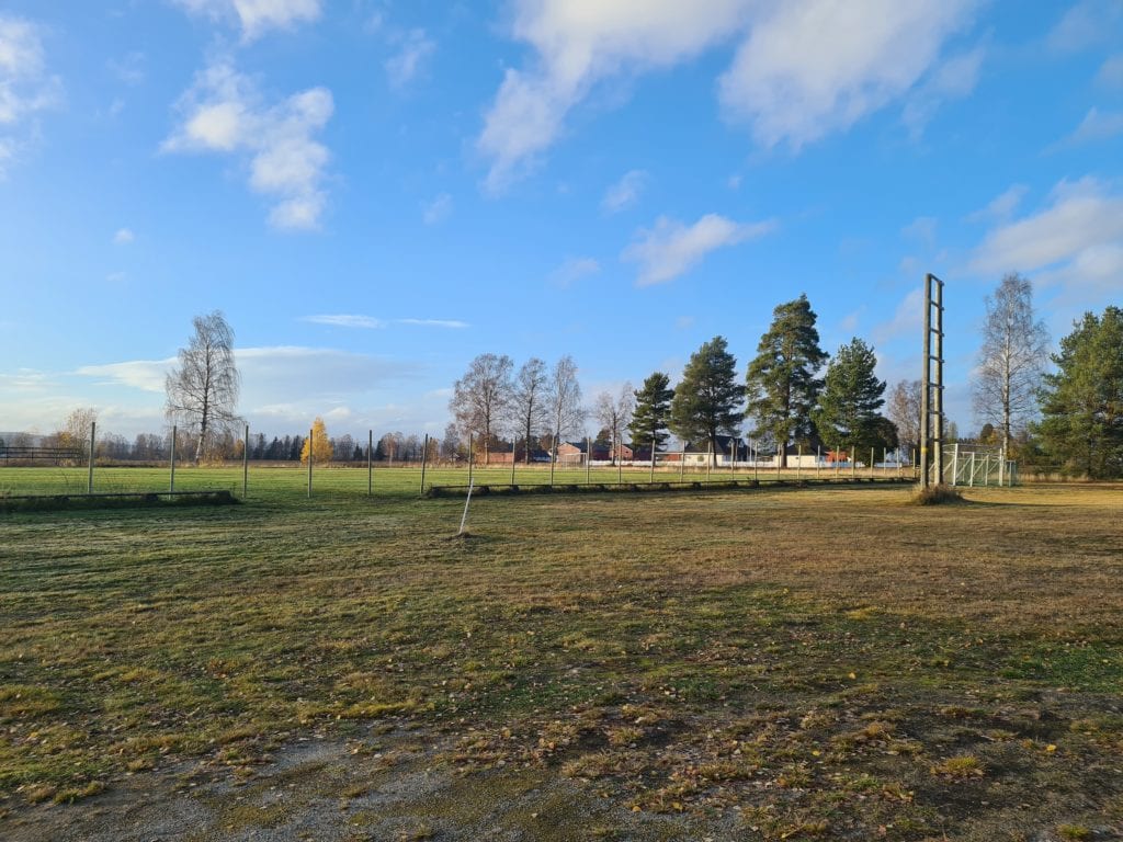 KLART FOR BJEFF: Det har vært lite fotballspilling på Namnå lenge. Idrettslaget leier derfor ut plassen til Åsnes og omegn hundeklubb.