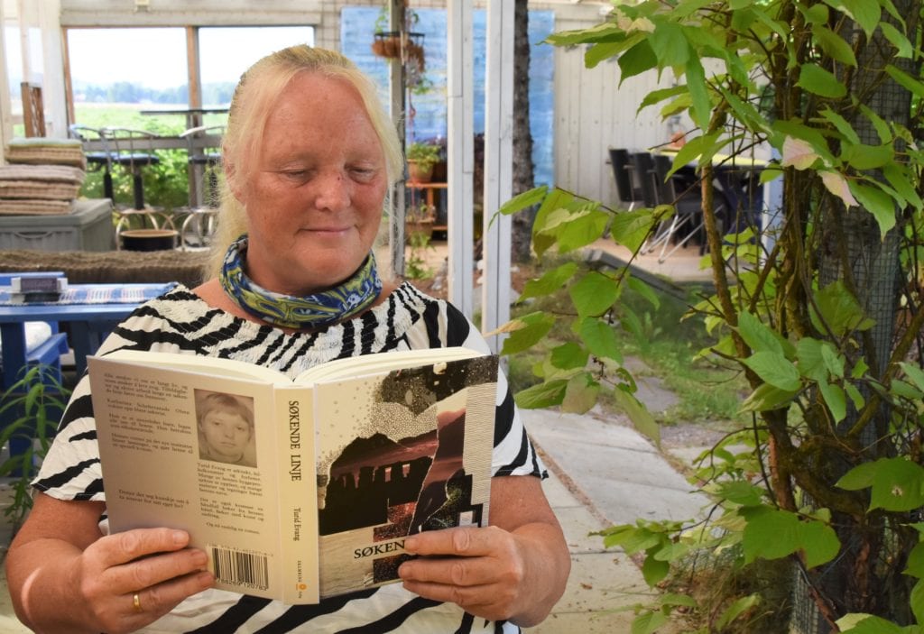 FIKK KULTURPRISEN: Turid Evang ble tildelt kulturprisen i Våler. Nylig var hun aktuell med sin første roman, «Søkende linje». Foto: Mari Nyberget.