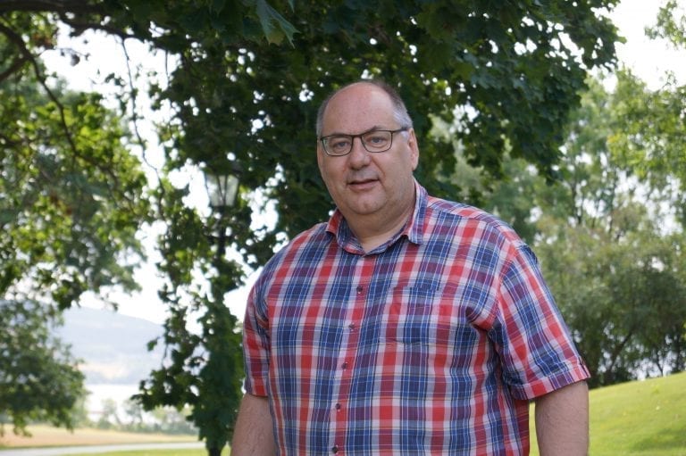 BIDRAR TIL FART PÅ NETT: Områdene Strætåsen, Tøråsen og Ranum skal få tilgang til høyhastighetsbredbånd i Våler. Totalt 685 nye husstander skal få høyhastighetsbredbånd i Grue og Våler nå. Per-Gunnar Sveen (Ap) er leder i Utvalg for næring i Innlandet fylkeskommune