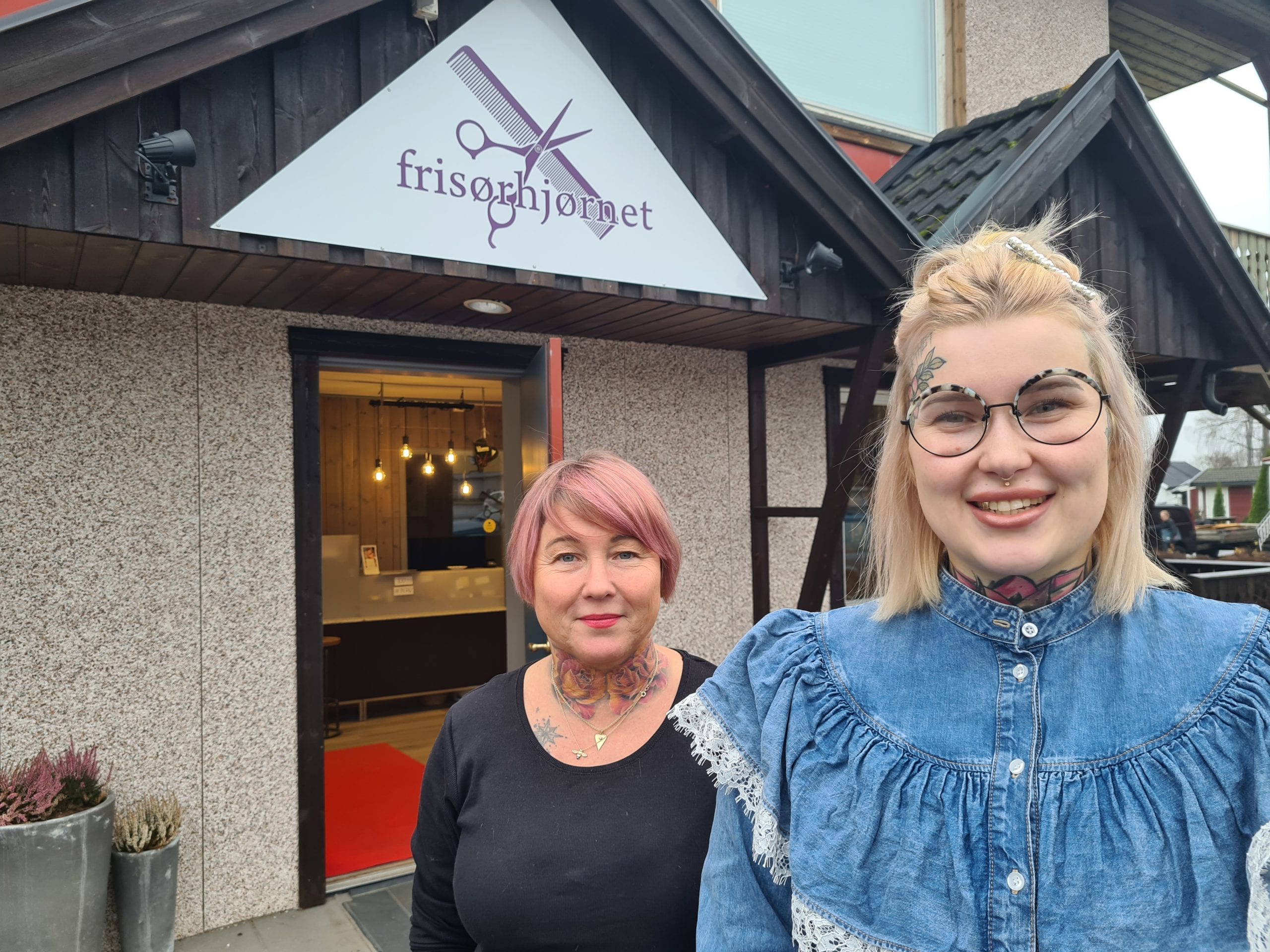 EKSTRA ÅPENT: Lise og Connie Lindberg åpner Frisørhjørnet én ekstra dag lørdag 28. november, og halvparten av alle inntektene tilfaller Med hjerte for Solør.