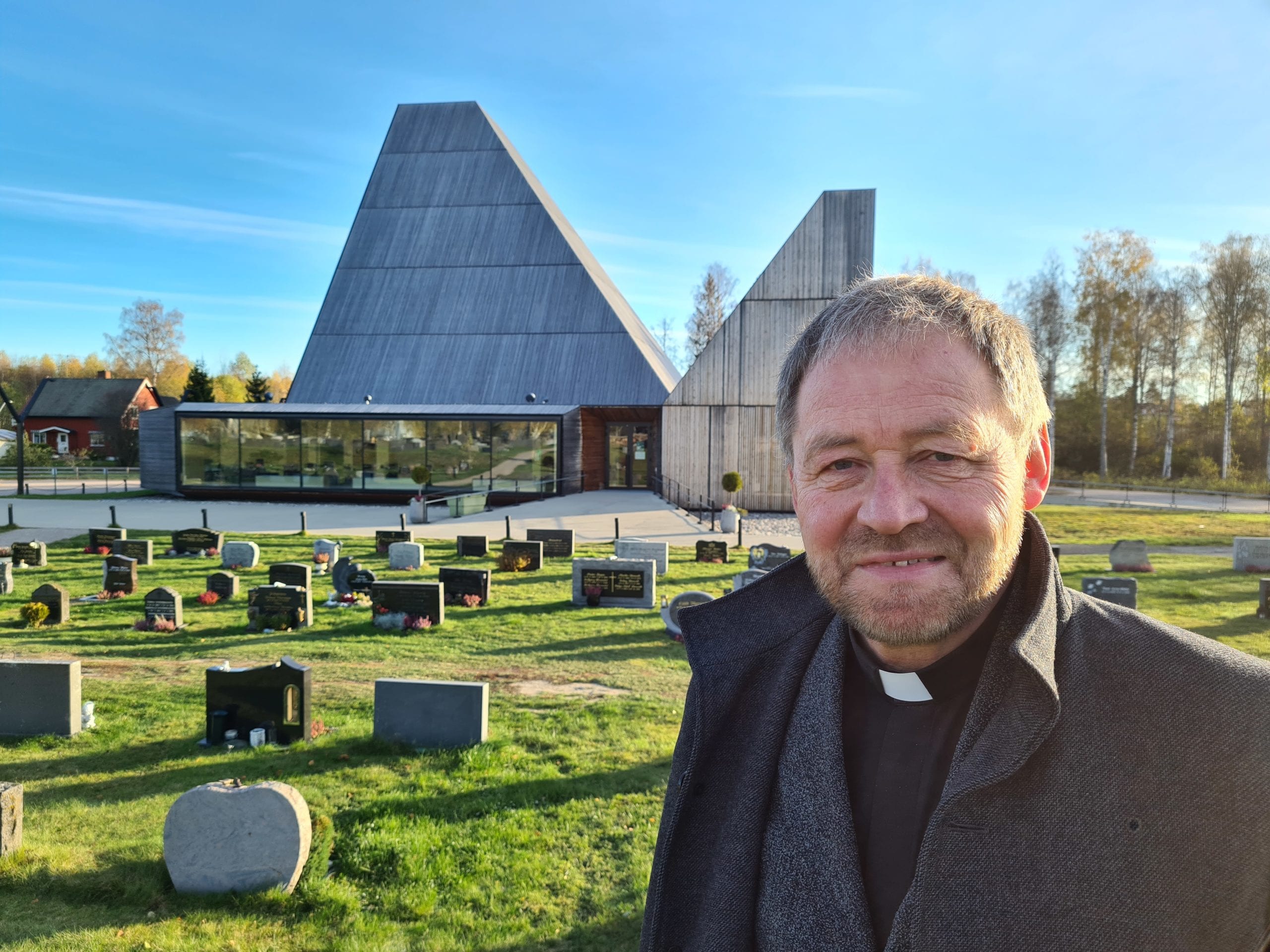 ET ANNERLEDES KIRKEÅR: Sokneprest i Våler, Einar Vannebo, ser tilbake på en utfordrende tid med koronaviruset i Våler. Særlig utfordrende har det vært med begravelser.