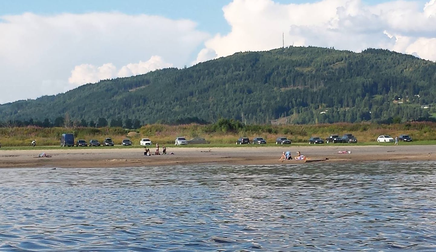 FÅR MIDLER: Kirkekretsens velforening er én av tre i Solør som får midler fra Hairportfondet. De skal bygge lekeapparater på stranda i Nergrenda.
