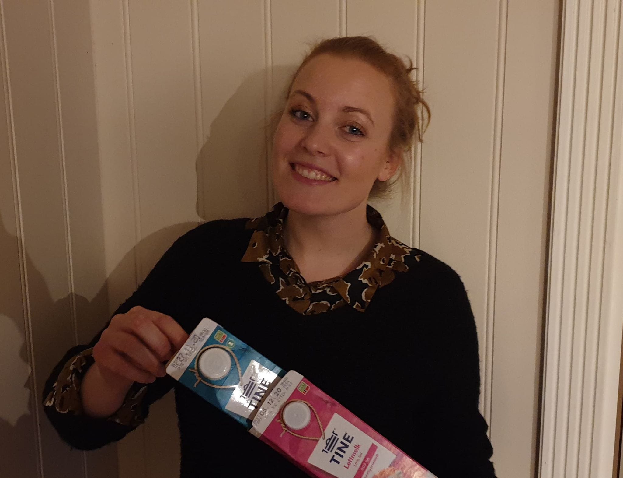 VINNERLYKKE: Line Lund (30) på Braskereidfoss erkjenner å ha vinnerlykke. Denne gangen vant hun 10.000 kroner på Returkartonglotteriet.