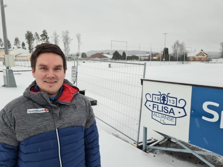 EN BEDRE LØSNING: Styreleder Carl Christian Heiberg i Flisa Allianseidrettslag er glad for at det går mot en løsning for kunstgressbanene på Flisa. Lånebehovet er halvert fra før jul.