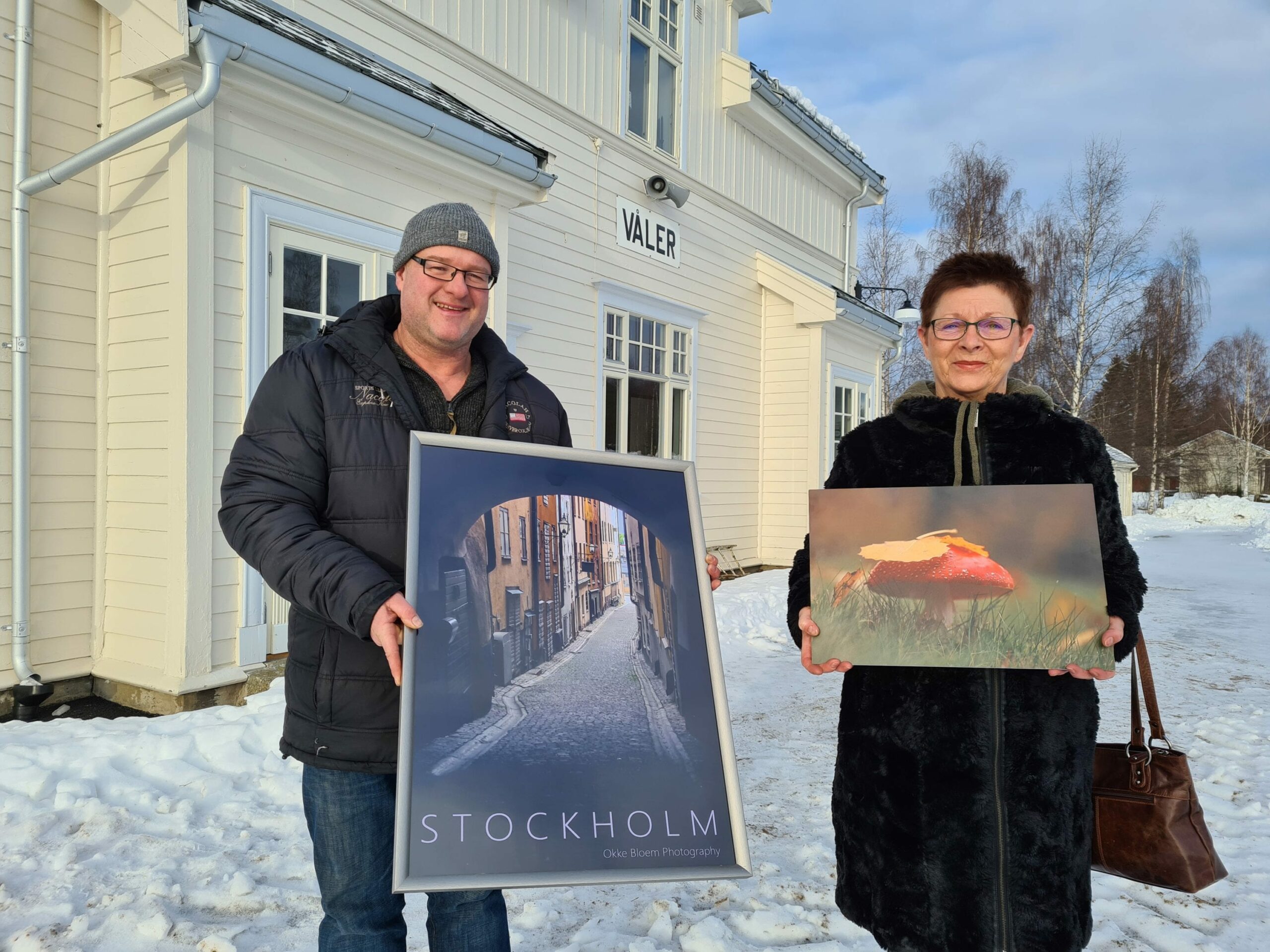 STILLER UT: De to kommende helgene er det ny utstilling på Våler stasjon. Okke Bloem stiller ut feriebilder og Daghild Nærø naturbilder. De tre andre som stiller ut er Bjørg Lund-Vang, Henning Harsem og Øyvind Antonsen.