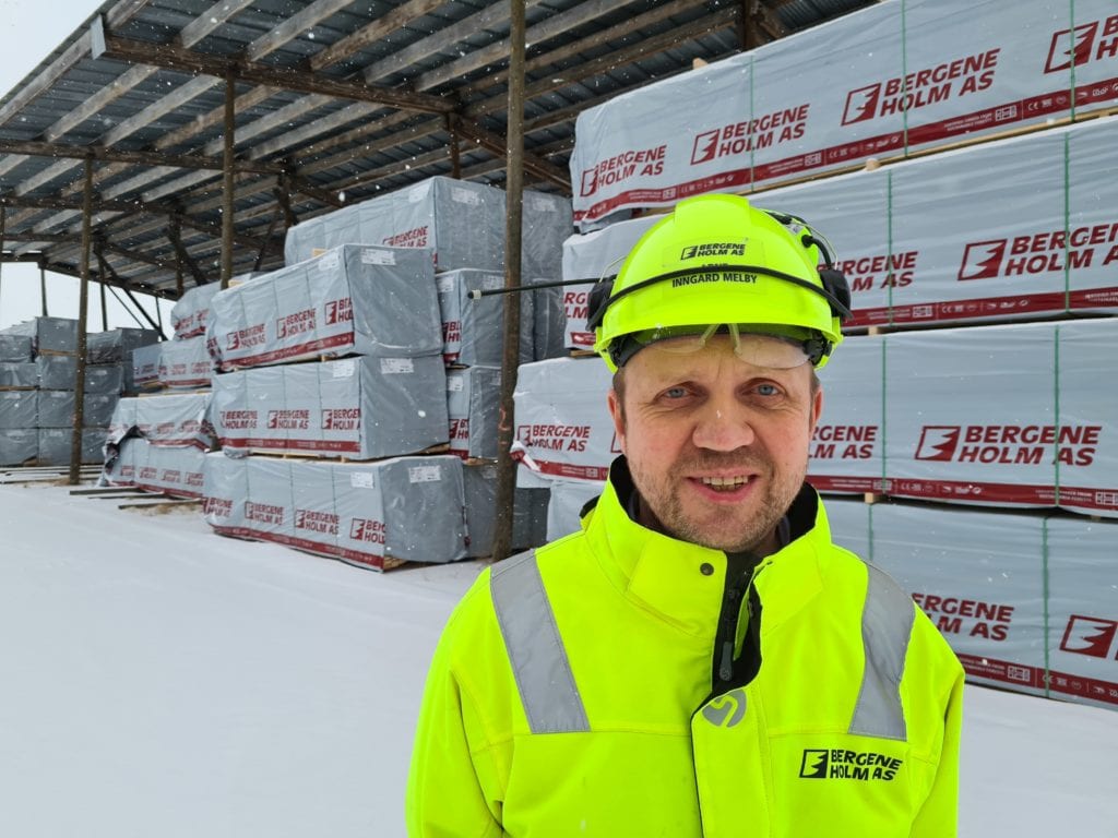 SATSER STORT: Hele 25 millioner kroner skal Bergene Holm investere på Kirkenær i sommer. Fabrikkdirektør Arne Inngard Melby mener det sikrer de lokale arbeidsplassene.