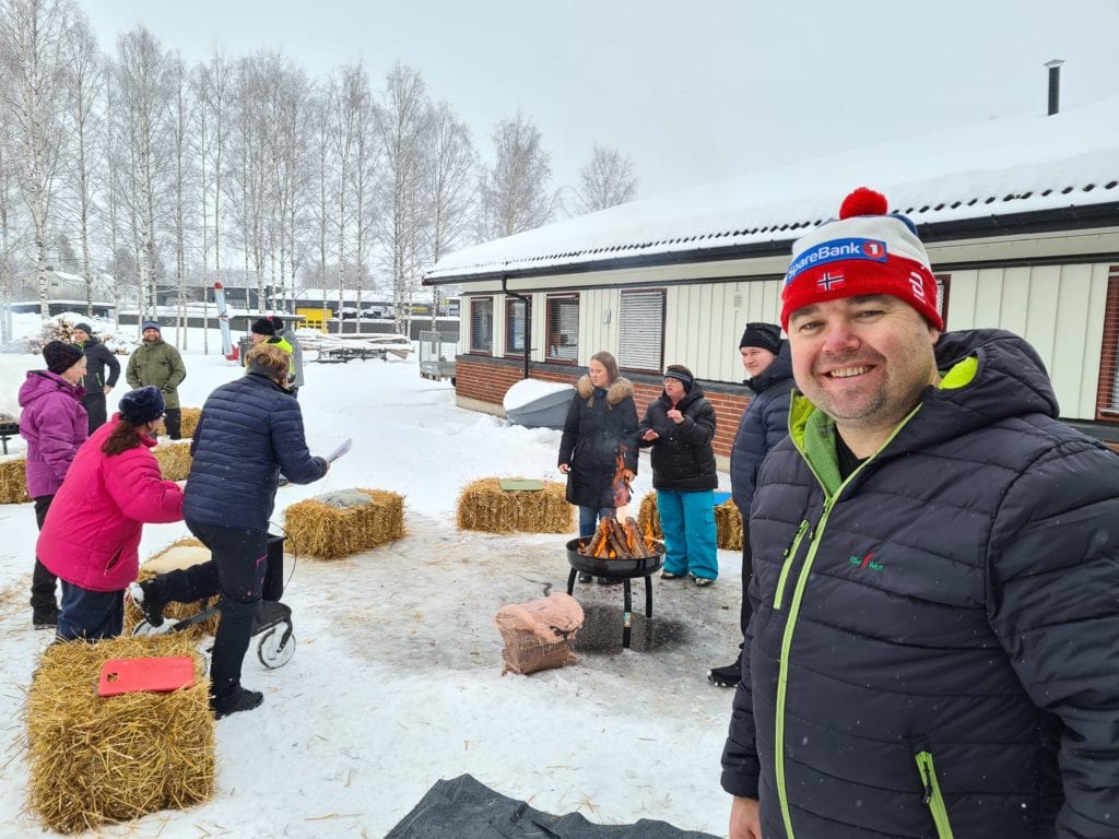 EN FLOTT DAG: Produksjon ble det lite av fra lunsj og utover fredag, men daglig leder ved Våler Vekst, Thor Arnstein Berg, mener det er viktig å sette av tid til slike sosiale sammenkomster.
