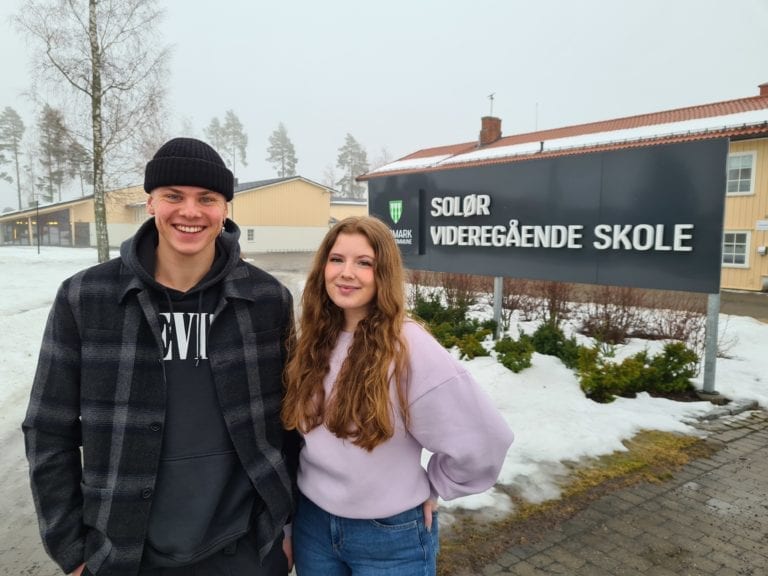 STILLER OPP: Russepresident Elise Pedersen og visepresident Oskar Rønning gleder seg til å samle inn penger til Kreftforeningen 11. mars. Selv om årets innsamling blir litt annerledes.
