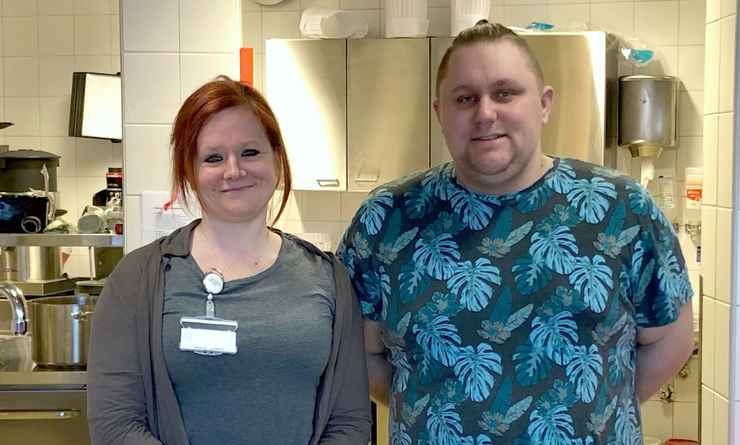 SNART SØKNADSFRIST: Siri Olaussen og Espen Lonkemoen Framås er lærere ved restaurant- og matfag på Sentrum videregående skole. Flere av elevene kommer i dag fra Solør, og de håper nye tiendeklassinger fra Solør søker seg inn til neste skoleår. Foto: Pål-Erik Berntsen.
