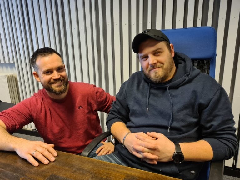STAND-UP I VÅLER: Fredag kveld blir det igjen stand-up hos Nabo'n i Våler. Tore Våset (til venstre) og Henning Myrer er blant de fem som skal underholde gjestene.
