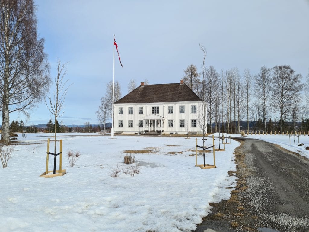 FRA 1840: Det var Hans Simonsen som bygde Kvisle Herregård i 1840. Bygget er på 600 m2, og Simonsen var en svært vellykket forretningsmann på Kvisler.