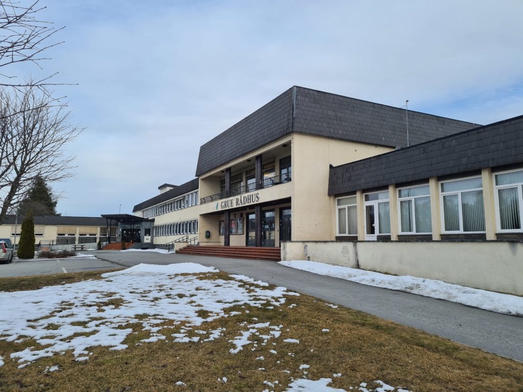 STENGER NED: Kriseledelsen i Grue kommune har besluttet å stenge ned barnehager og skoler ut uka på grunn av påvist covid-19 smitte blant barn og ungdom i kommunen.
