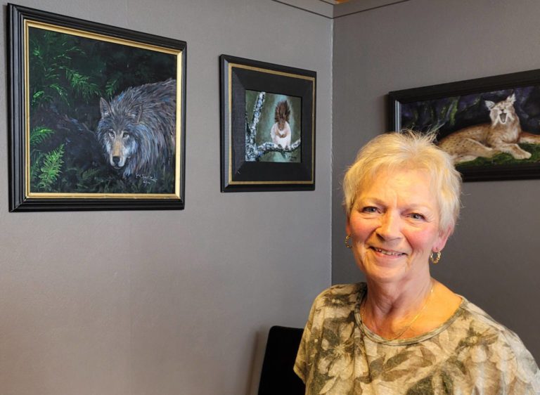 STILLER UT: Månedens utstiller i august hos Bondens Kro på Kjellmyra er Åse Gyrid Solli fra Brandval. Tidligere har hun gjort det svært bra som forfatter.