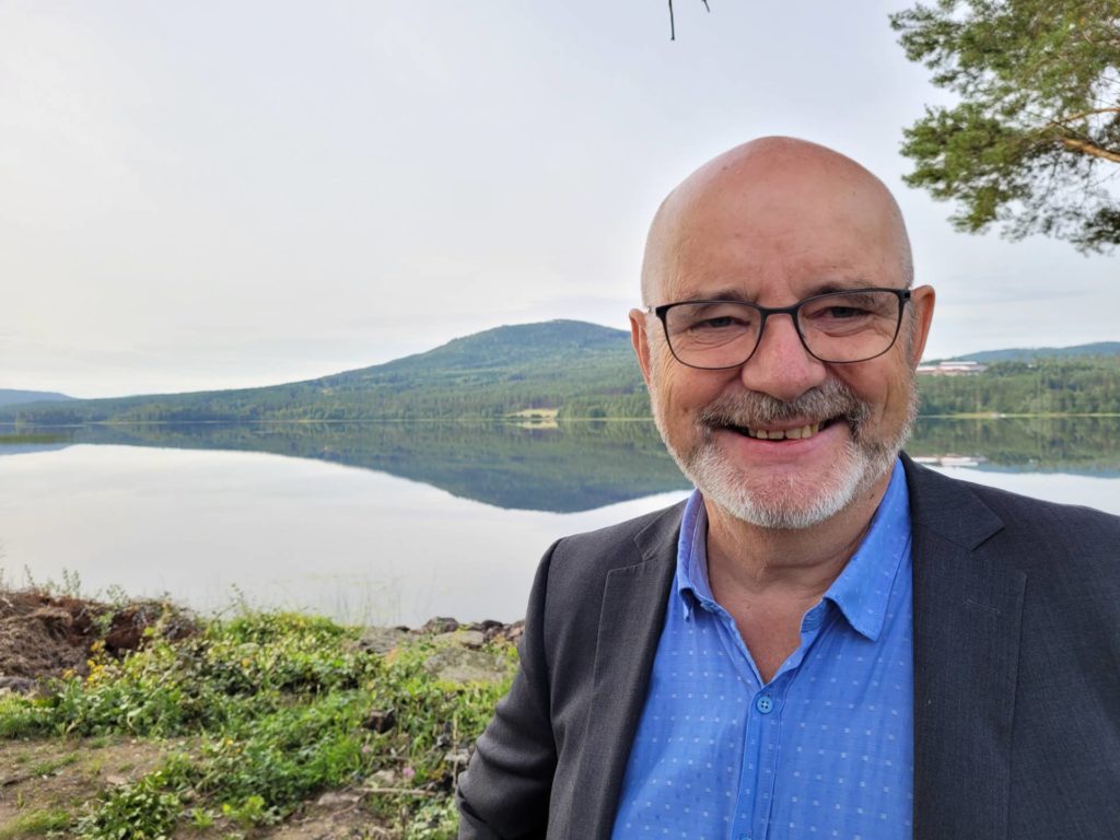 FÅR ROS: Kirkeverge i Åsnes, Tord Langmoen, får ikke fullrost menighetsrådet på Åsnes Finnskog for jobben som er gjort.
