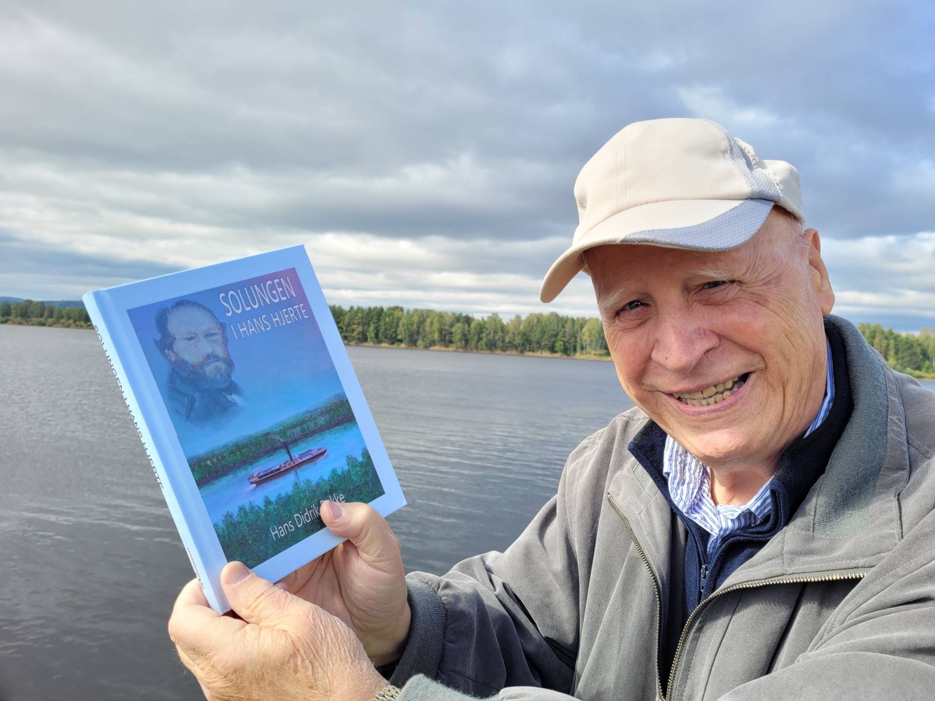 LANSERES SØNDAG: Hans Didrik Bakke har skrevet boka om dampskipet Solungen som trafikkerte på Glomma for 160 år siden. Boka blir lansert 5. september, på dagen 160 år siden båten startet i rutetrafikk.