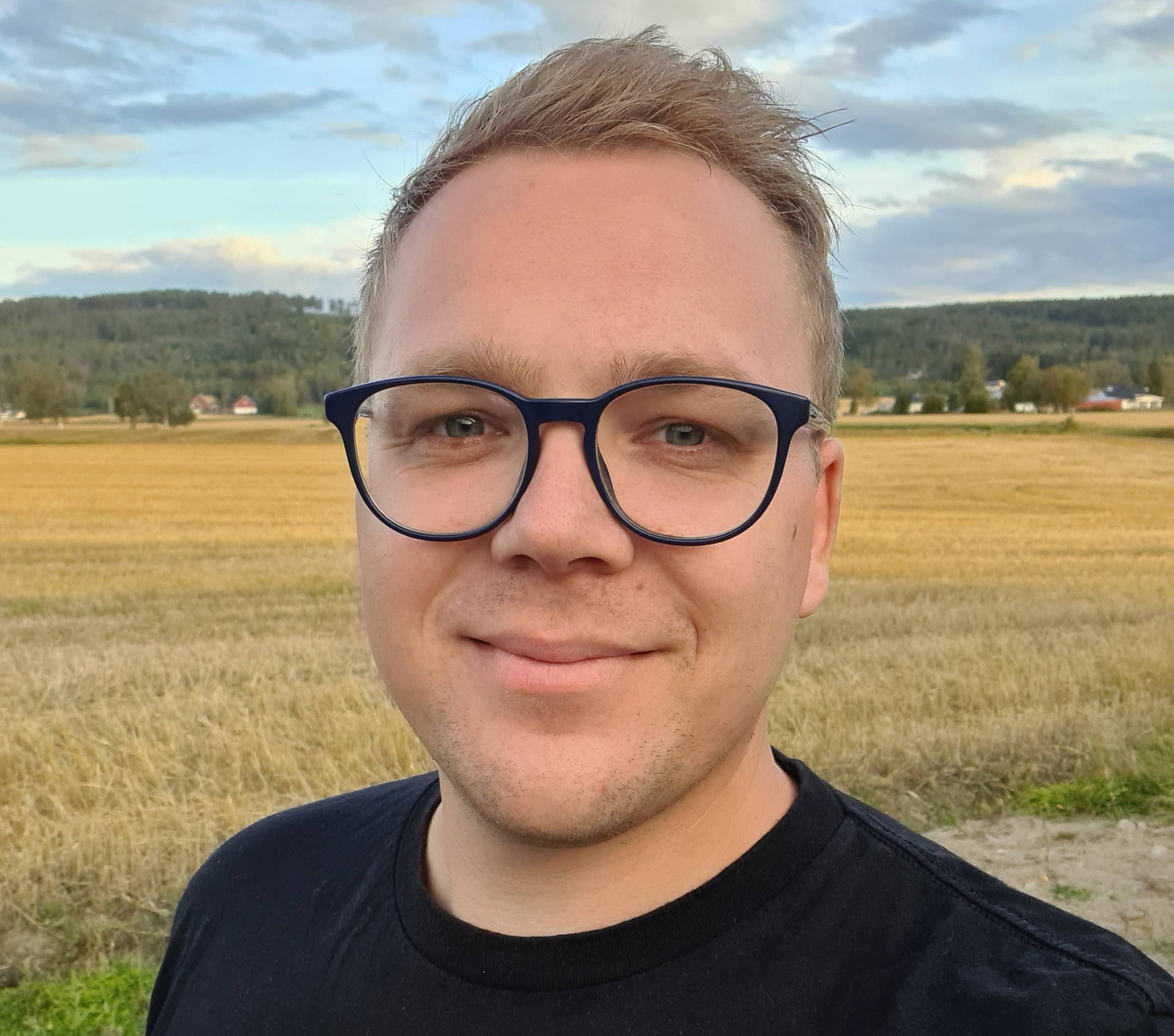 ØNSKES TILBAKE: Lørdag stiller lokale idrettslag på felles stand for å få folk tilbake til idretten. Alexander Nohr Kokkin håper mange stikker innom for en prat.