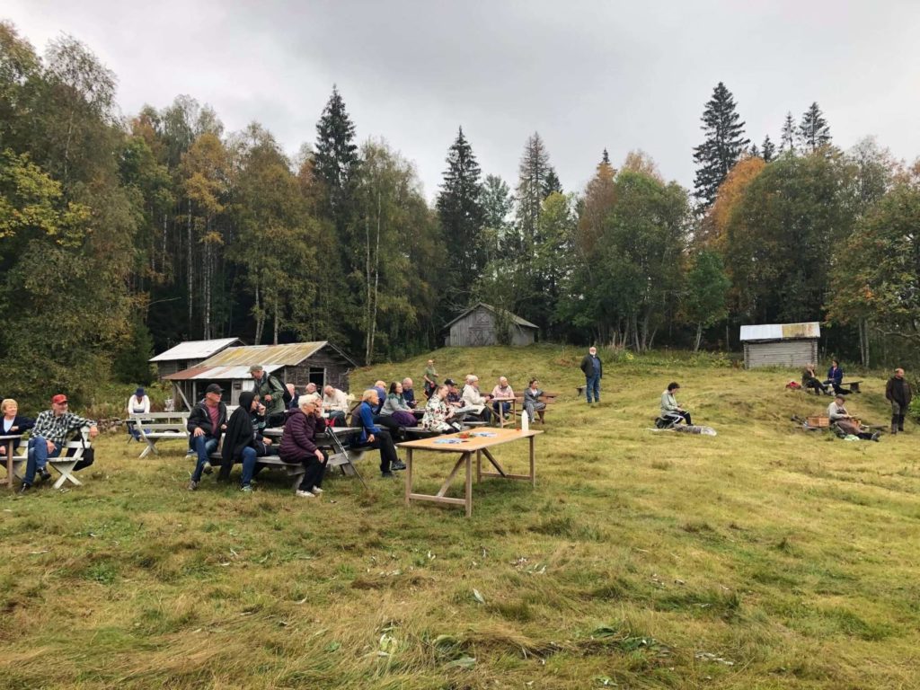 VANT: Finnskogen Natur- og Kulturpark vant kulturminnedagsprisen og 50.000 kroner. Fra venstre Iren Carlstrøm, Suzanne Palmquist og Jørn Holme.