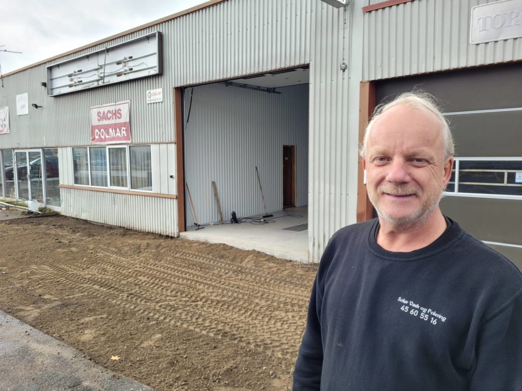 SISTE INNSPURT: Snart legges det ny asfalt og vaskeutstyret kommer på plass. I midten av oktober regner Frank Jonsrud med at anlegget er klart til bruk.