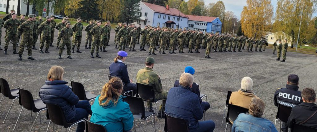 STORT OPPMØTE: Rundt 200 HV05-soldater var med på markeringen torsdag ved Haslemoen militærleir.
