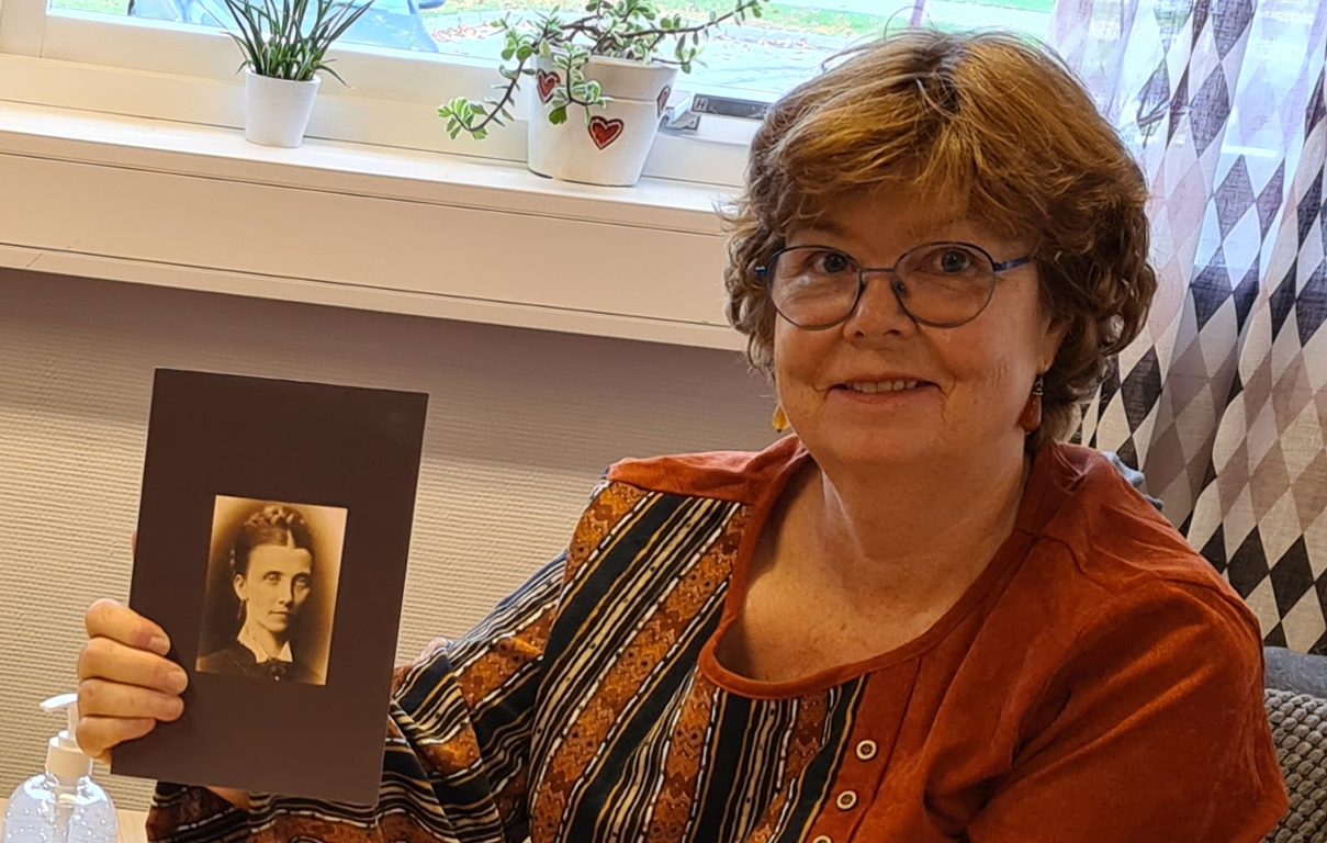 HÅPER MANGE KOMMER: Onsdag 17. november inviterer Våler Kunstnerforum og Nabo'n til ny litterær aften. Leder i kunstnerforumet, Yngvill Knutson, forteller at aftenen ble en stor suksess i fjor.