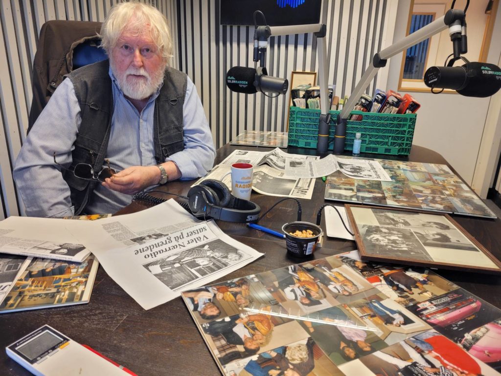 MIMRER: Rolf Arne Lie Holter kom inn i Våler Nærradio fordi han også drev med revyen i Våler. Han var med de ti første årene som nærradioen var på lufta, og minnes godt tiden som var.