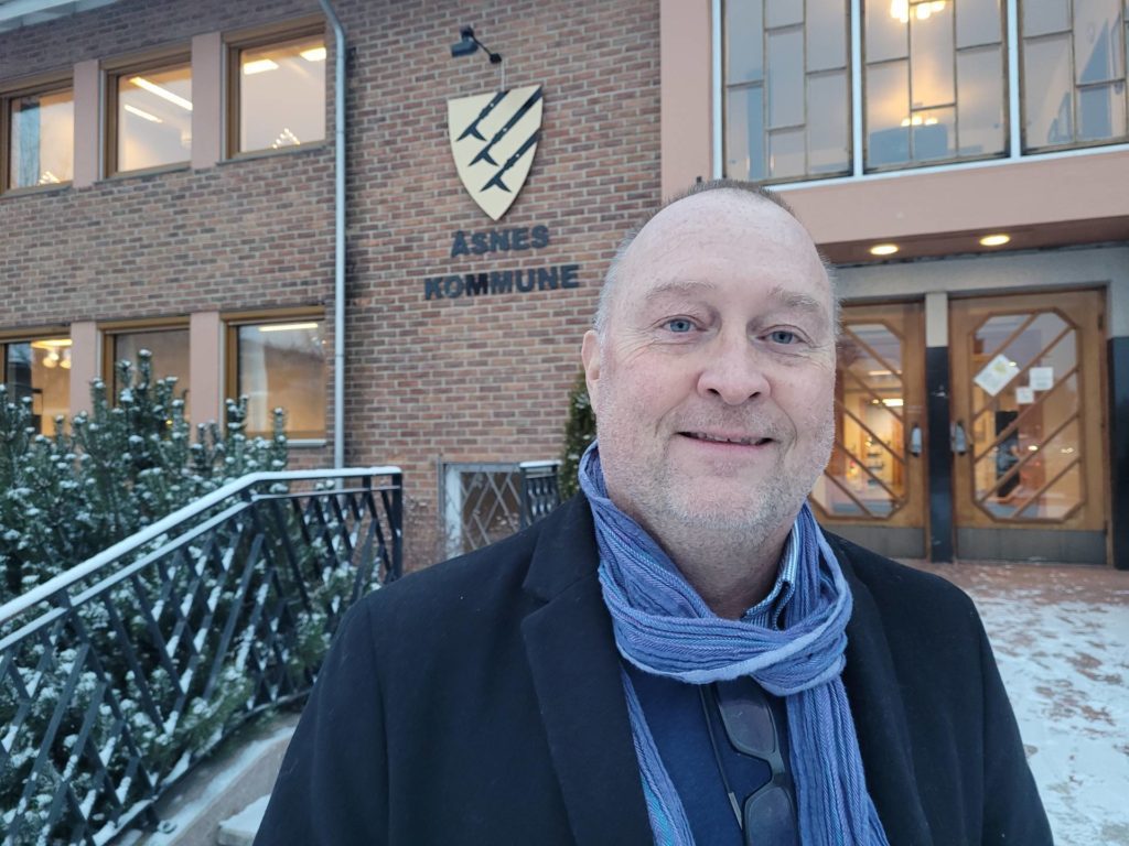 HÅPER MANGE KOMMER: Morten Wenstad er sektorleder for samfunnsutvikling i Åsnes, og håper mange blir med på mandagens dialogmøte om ny barneskole i kommunen.