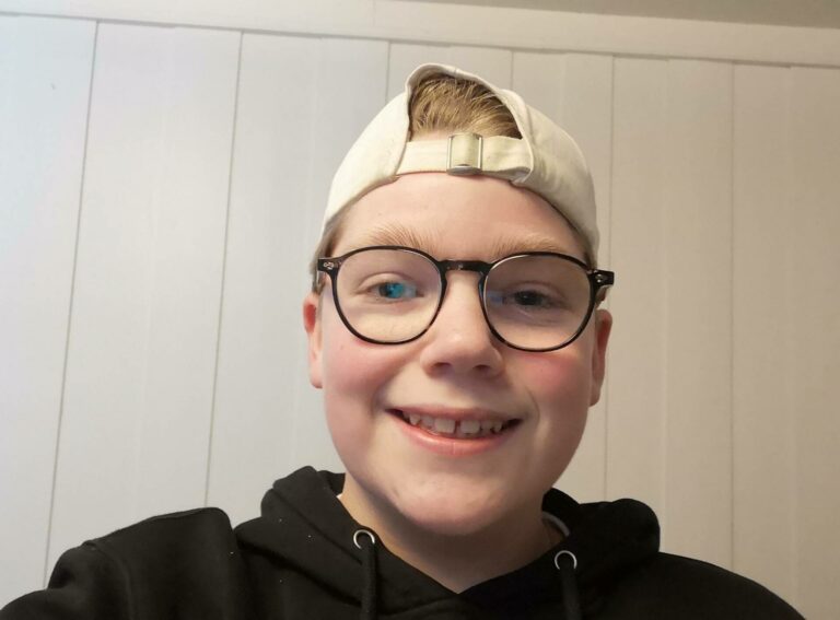 VIL HA MED FLERE: Solør trenger en egen ungdomsrevy eller et ungdomsteater. Kim Aurdal Johnsen (13) fra Kirkenær håper flere ungdommer vil bli med på dette.