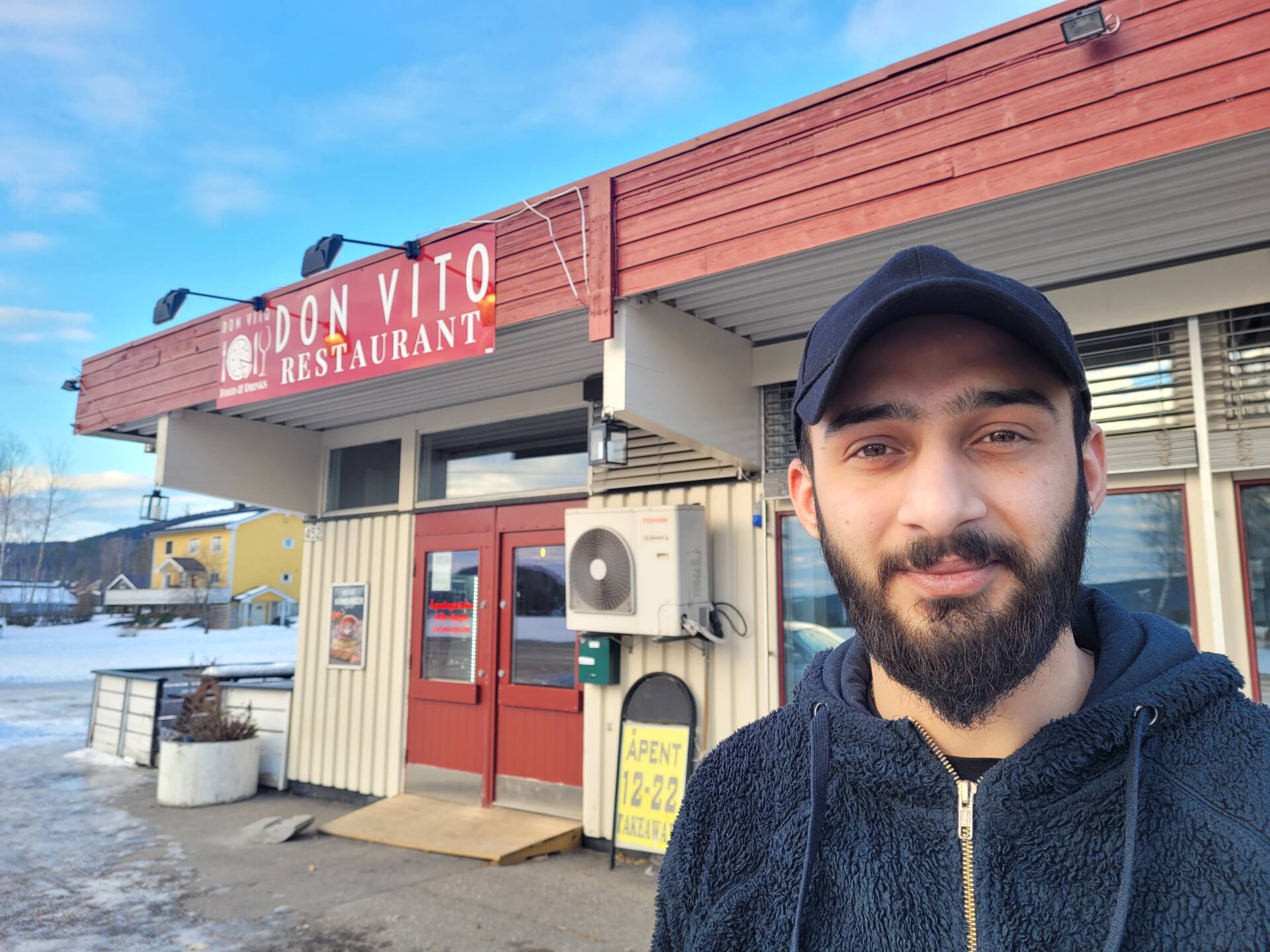 HAR MANGE PLANER: Don Vito på Kjellmyra skal blant annet få ny uteservering til våren. Jwan Rashid (25) er fornøyd med de første tre månedene av driften.
