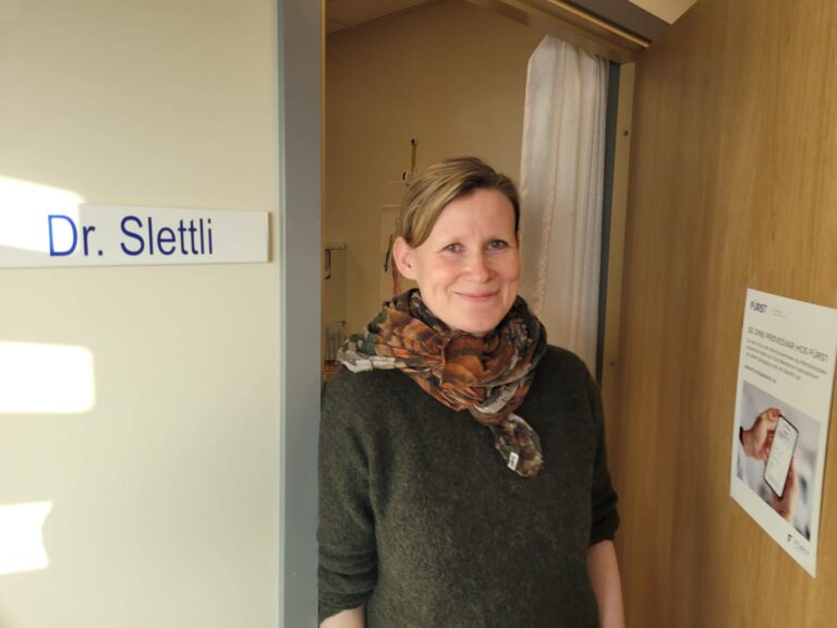 MYE SMITTE NÅ: Mer enn 20 prosent av innbyggerne i Åsnes er smittet av covid-19 i år. Kommuneoverlege Jorun Slettli forteller om et stort nasjonalt smittetrykk, og at de alle fleste av oss trolig blir smittet før sommeren.