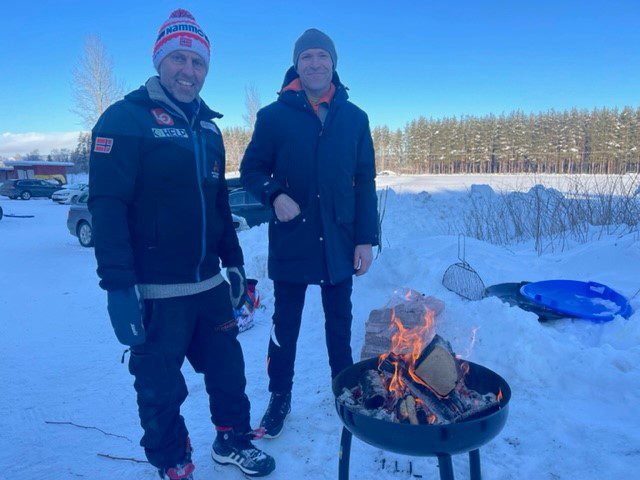 FORNØYD MED OPPMØTE: Halvor Midtsundstad fra Våler IF og Knut Arne Siljuberg fra Sporty 4H Våler er noen av de som har vært med på å arrangert denne dagen. Foto: Adele Dragsnes.