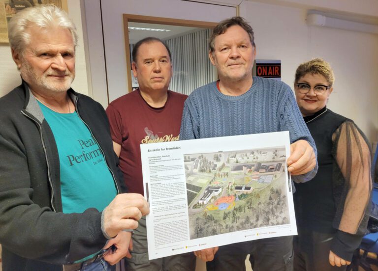 MENER Å HA LØSNINGEN: Arbeiderpartiet i Åsnes fremmer forslag om å låne 10 til 12 millioner kroner mer for å realisere byggingen av en gymsal tilknyttet Åsnes barneskole. John Oppi (fra venstre), Per Erik Engen, Frank Bjørnseth og Lise Tyskeberg håper på støtte både i formannskapet og kommunestyret.