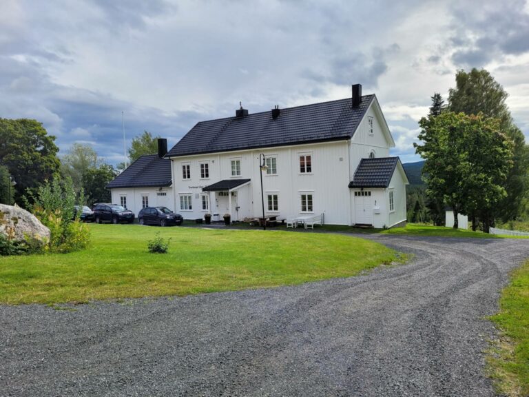 LEGGES NED: Driften ved Gravberget gård avvikles som følge av konkurs. Bygningsmassen legges ut for salg med det første.