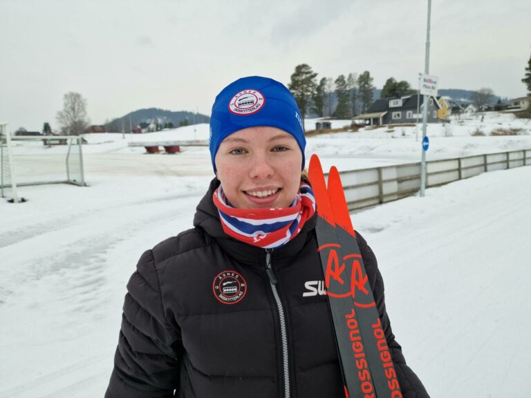 KLAR FOR HOLMENKOLLEN: Lørdag skal Ida Skolegården (14) konkurrere mot landets beste i sin klasse i Bama Young Star i Holmenkollen. Treningen gjør hun hjemme i Idrettsparken på Kjellmyra og på Sønsterud.