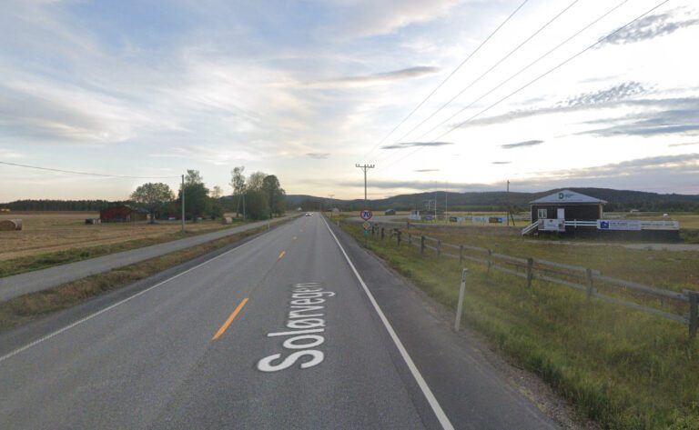 ASFALTERES: Riksveg 2 skal asfalteres blant annet her ved Nøkkelberget i Grue. Foto: Google Maps.