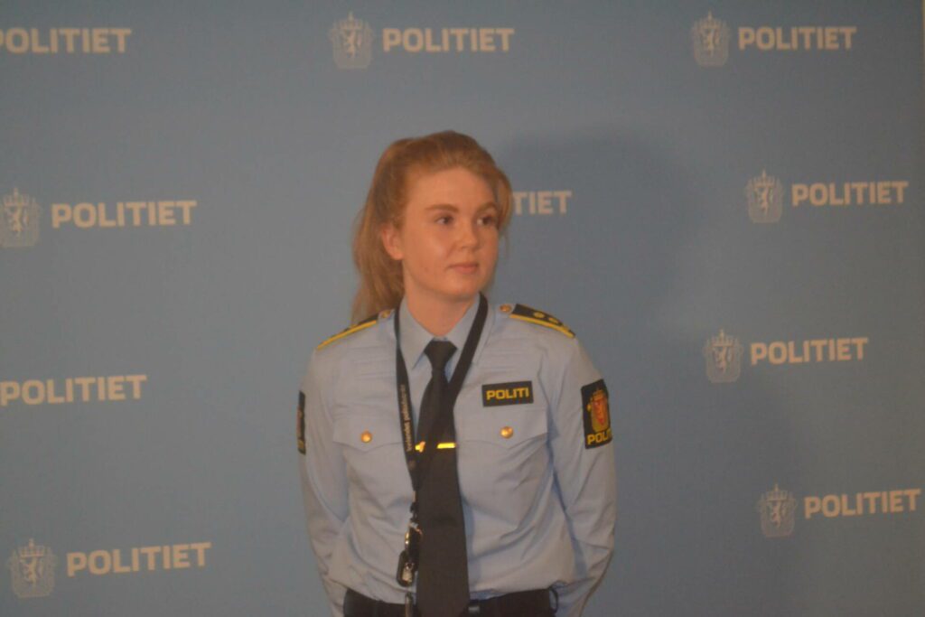ORIENTERTE PRESSEN: Politiadvokat Anja Ruud orienterte pressen tirsdag formiddag om drapssaken i Namnå. Foto: Pål-Erik Berntsen.