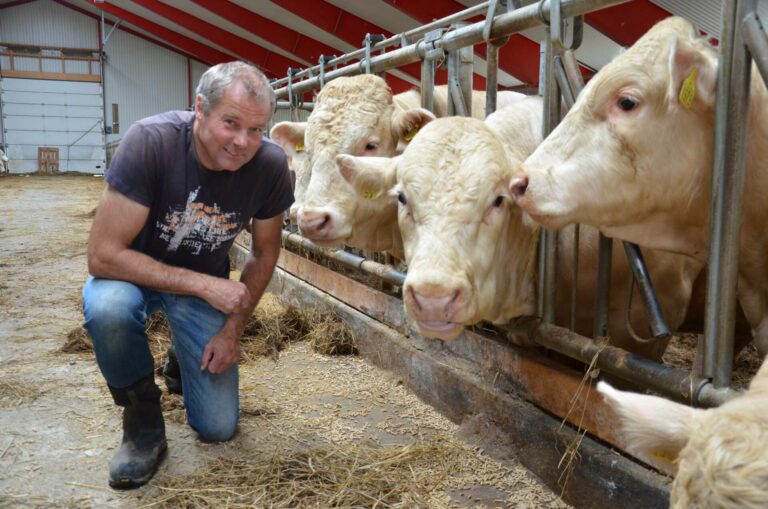 KOMMER TIL SOLØR: Mange kjenner Håkon Marius Kvæken som en frittalende bonde med sterke meninger. Fredag skal han holde foredrag i Rådhuskinoen på Flisa om bondens rolle i lokalsamfunnet.