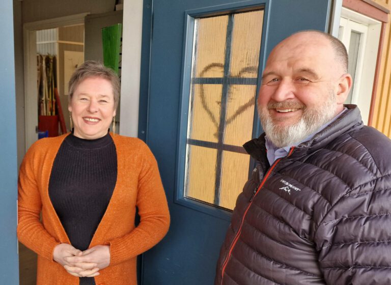 HOLDER MØTE: Ordfører Rune Grenberg inviterer til informasjonsmøte om flyktningsituasjonen i festsalen i Grue rådhus klokka 18.00 torsdag. Karen Banggren i Grue Frivilligsentral koordinerer blant annet det frivillige arbeidet.