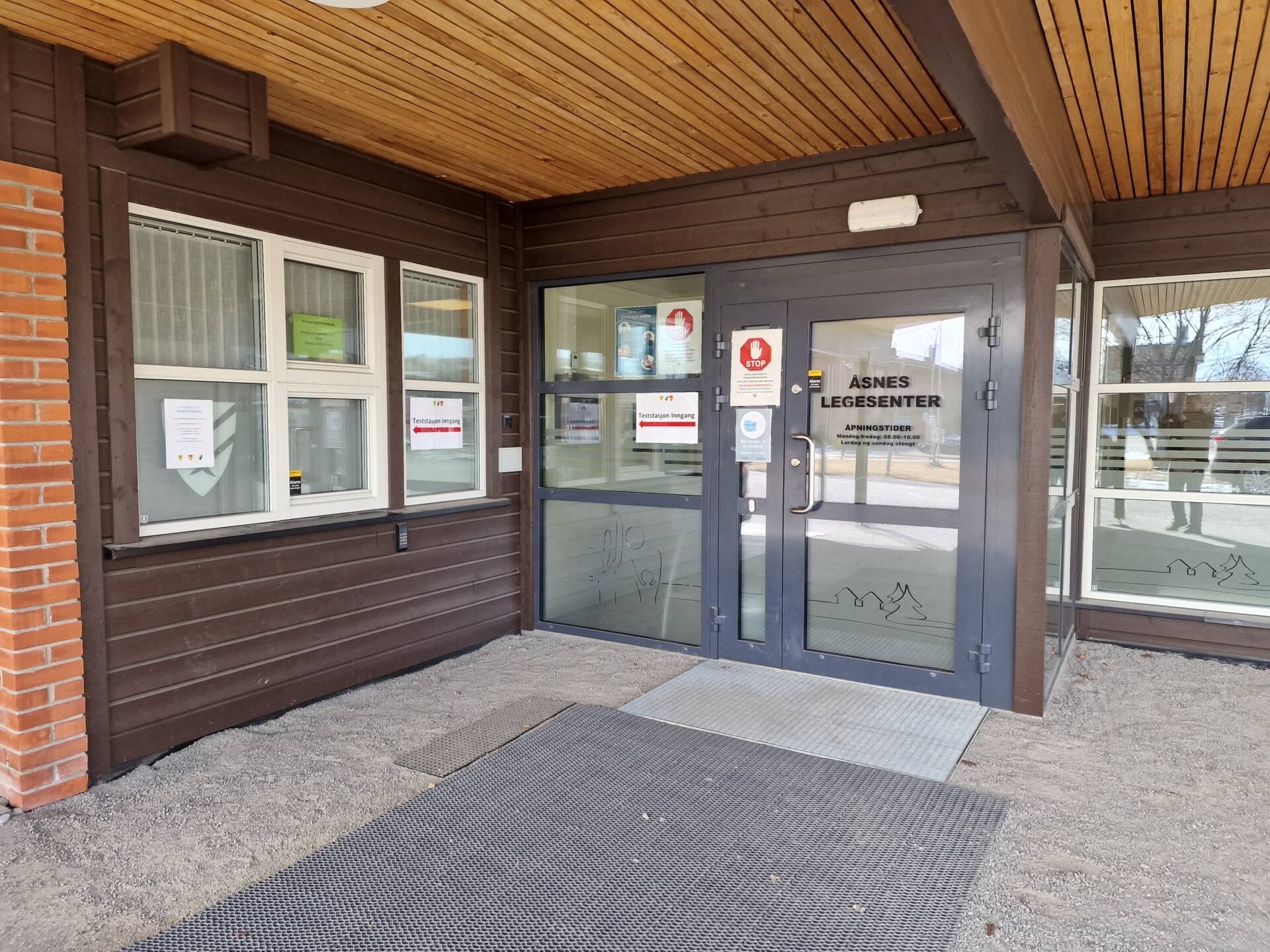 MANGLER LEGER: Åsnes legesenter har ikke ressurser til å håndtere oppgaver som kan vente i april. Mangel på leger og sykefravær er årsaken.