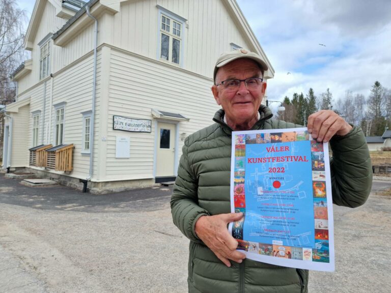 NY FESTIVAL: Våler kunstfestival arrangeres fra torsdag 25. til søndag 30. mai. Knut Kjeldsen håper mange tar turen. Våler stasjon er én av stedene med utstillere under festivalen.